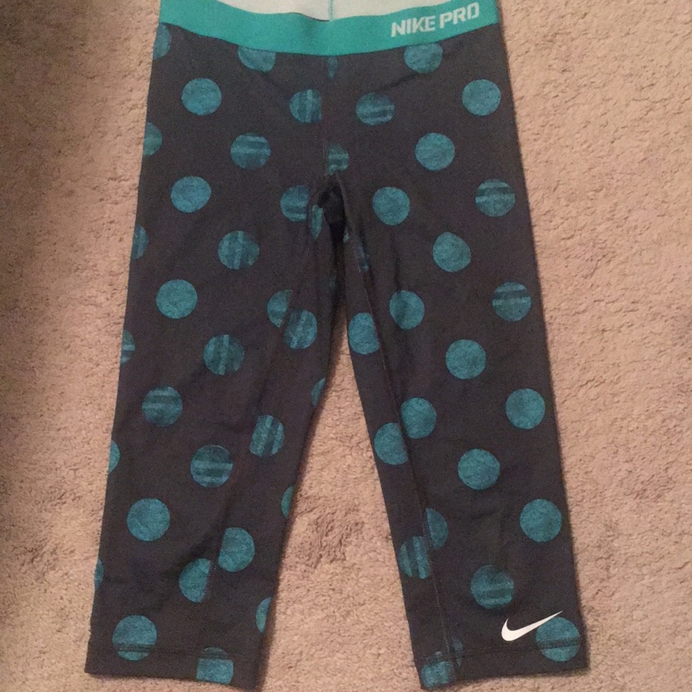 Nike pro capris